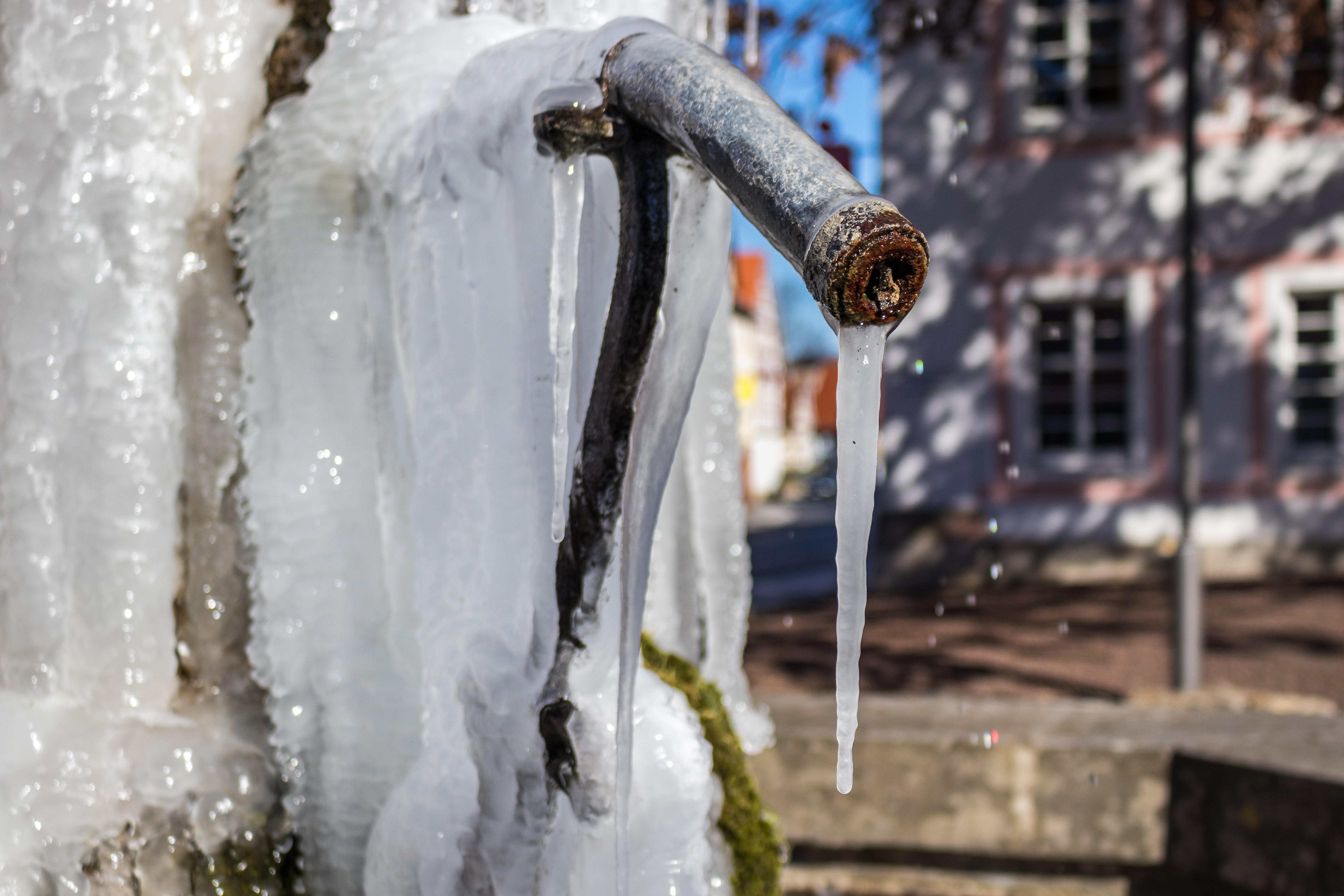 Frozen Pipes in Kentucky: Prevention Guide & Emergency Tips